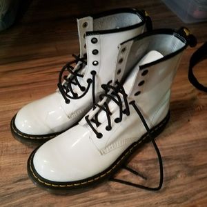 🛇SOLD!🚫 White Dr. Martens